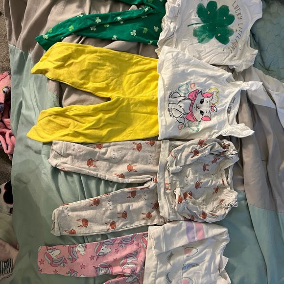 HUGE 50 PIECE BUNDLE OF DISNEY CARTERS GYMBOREE PLUS MORE!! 24M-3t shoes size 7 - Picture 12 of 16